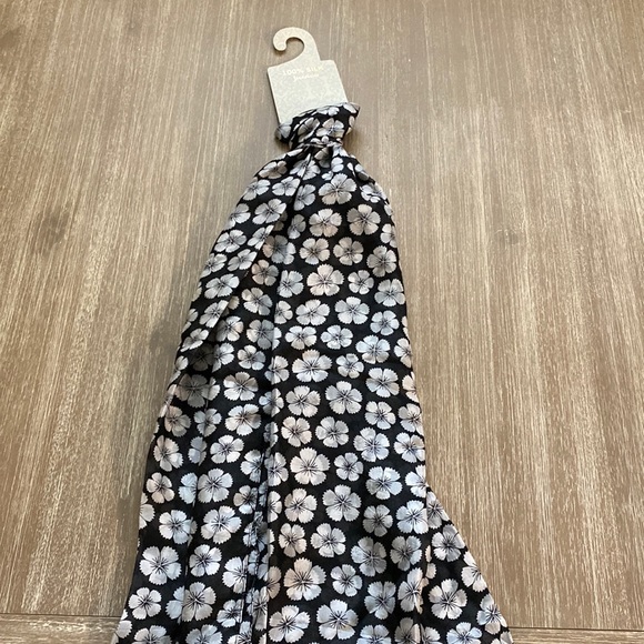 100% Silk Sharko Scarf - Picture 2 of 6